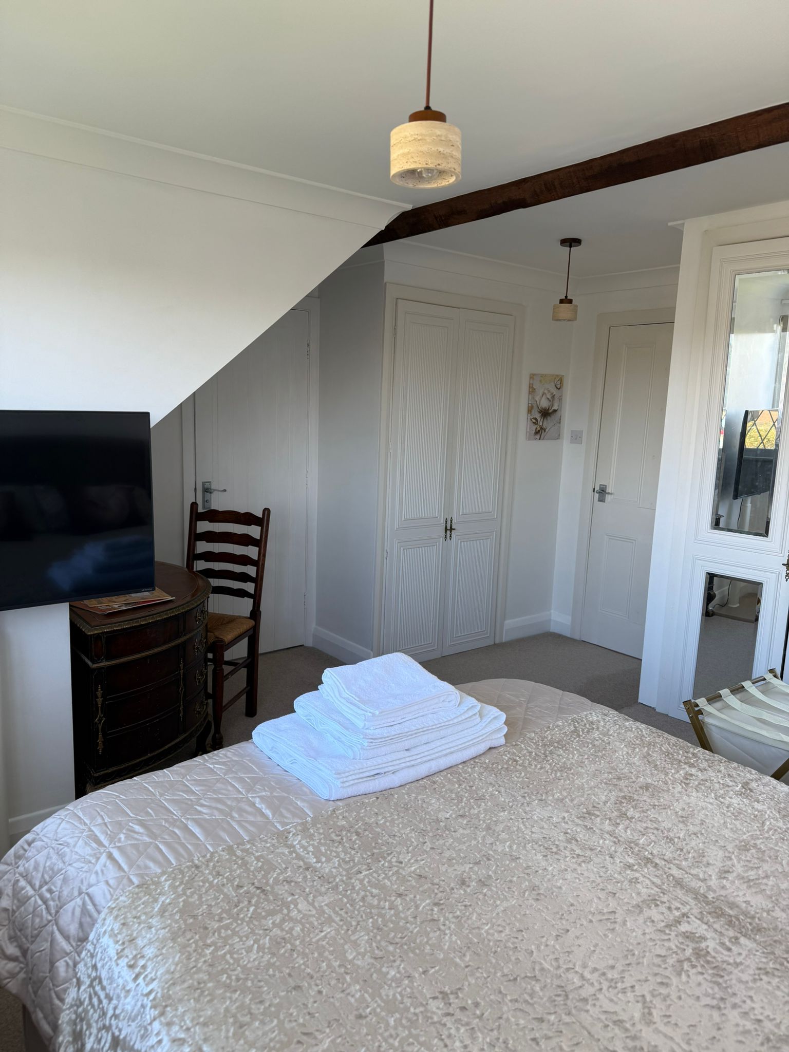 Room 1 preview image 2.