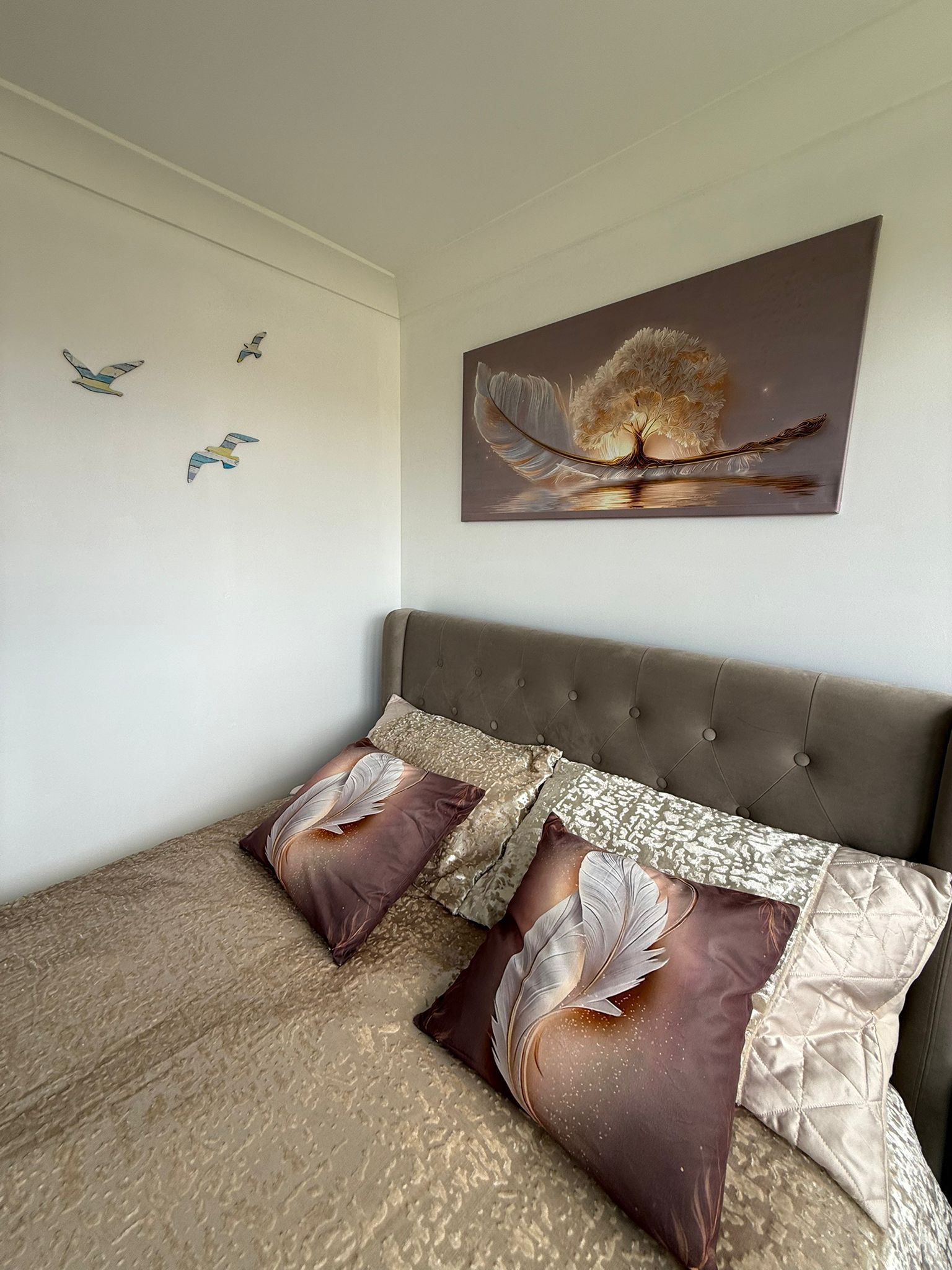 Room 1 interior view 6.
