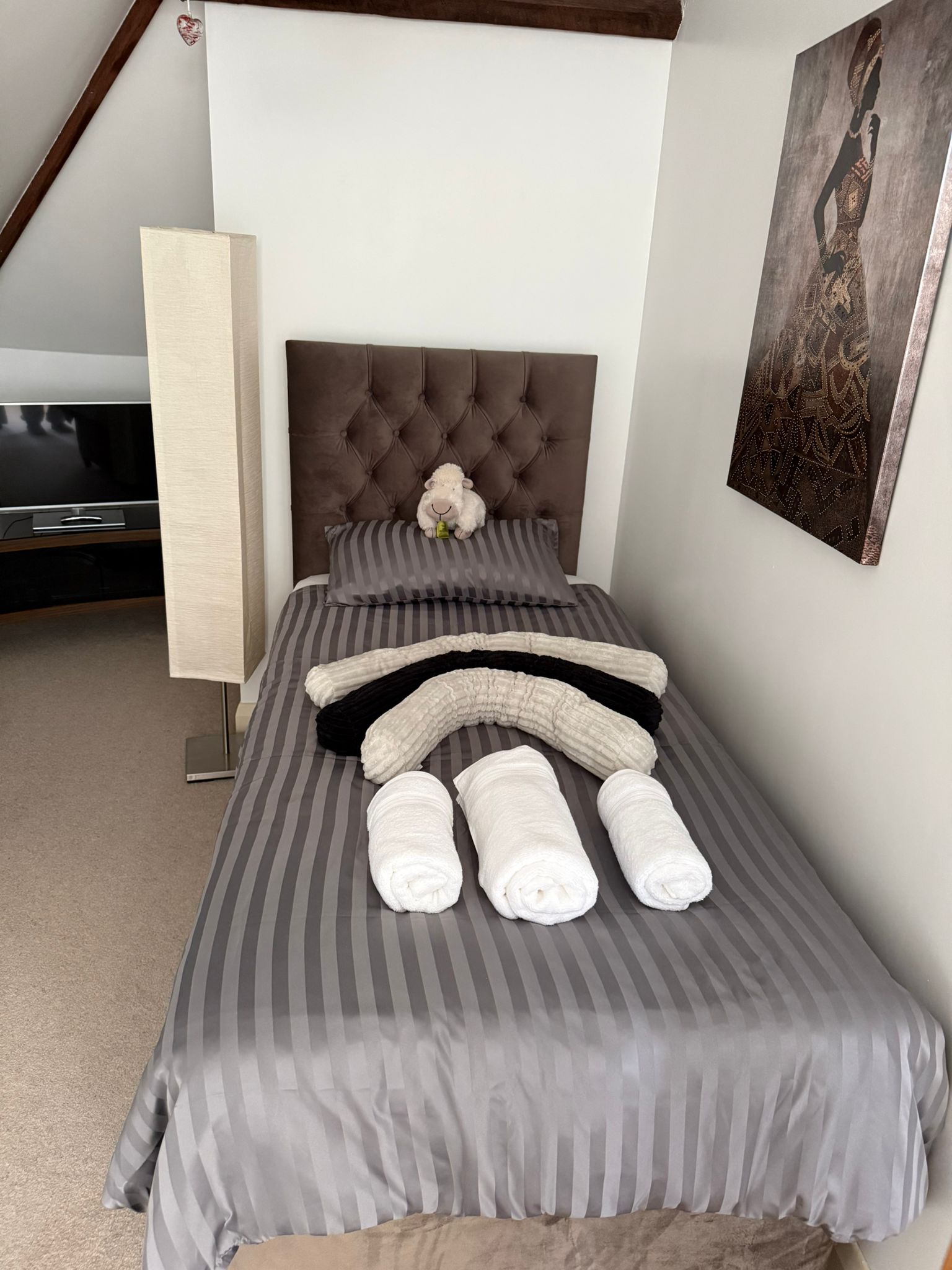 Room 2 overview image.