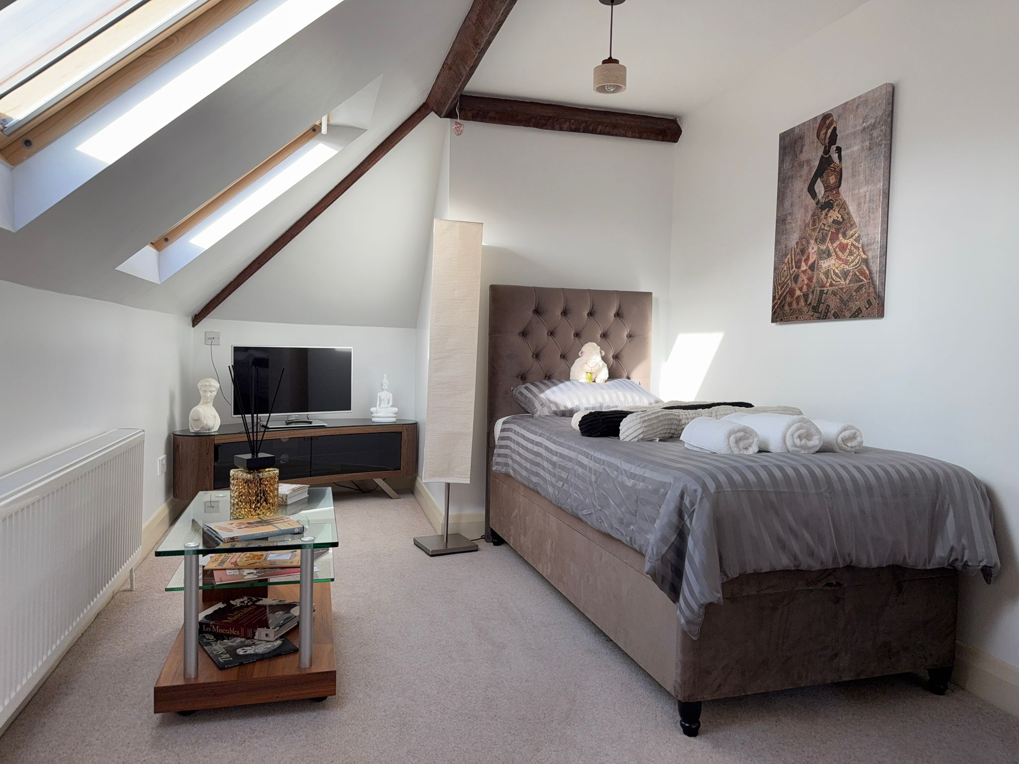 Room 2 interior view 11.