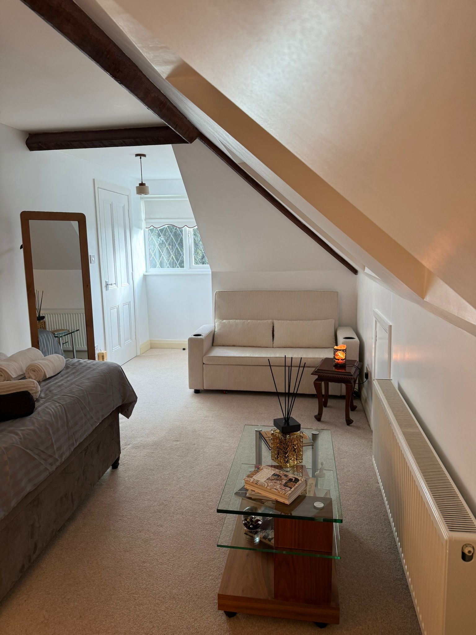 Room 2 interior view 9.