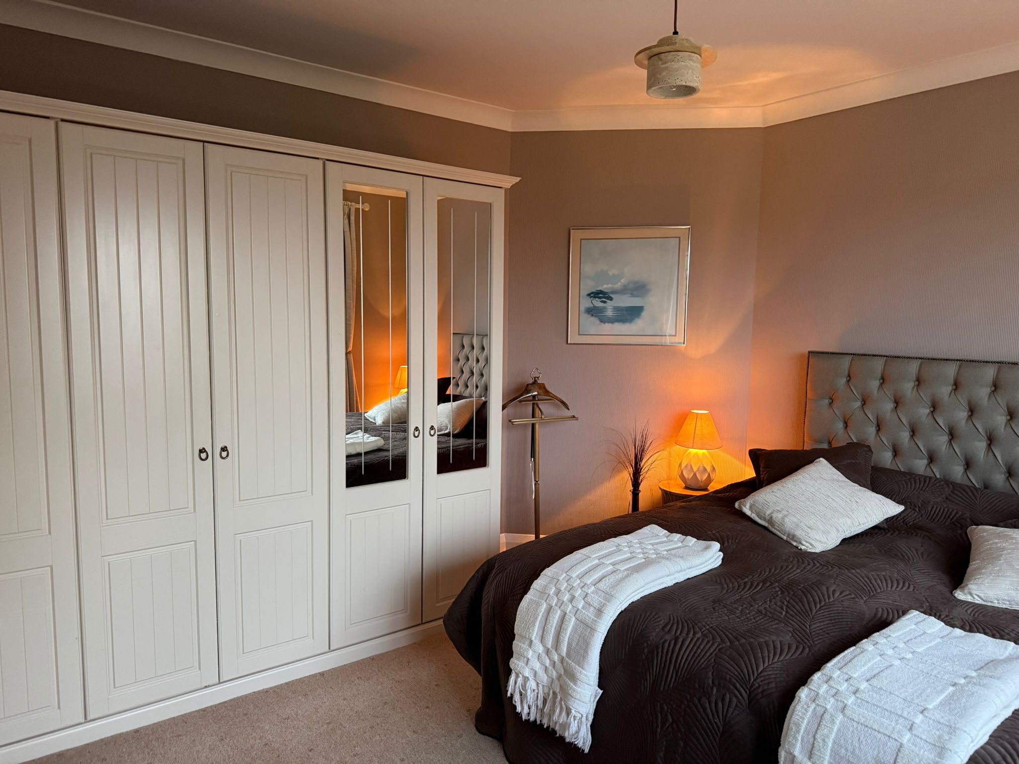 Room 3 preview image 2.