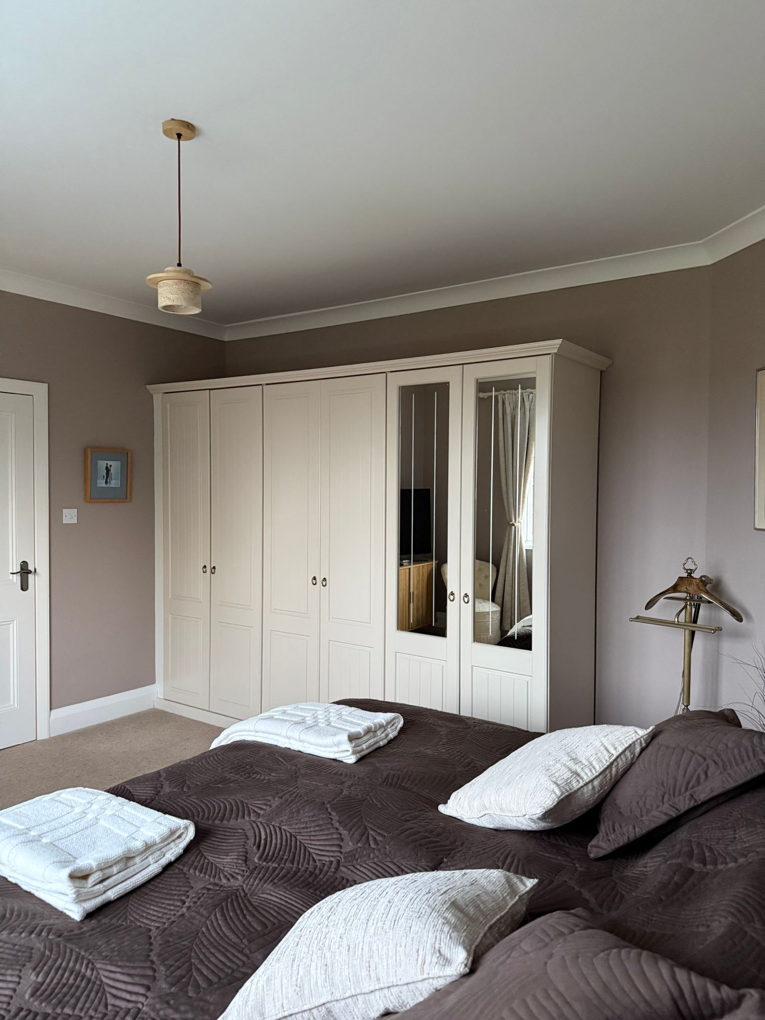 Room 3 interior view 6.