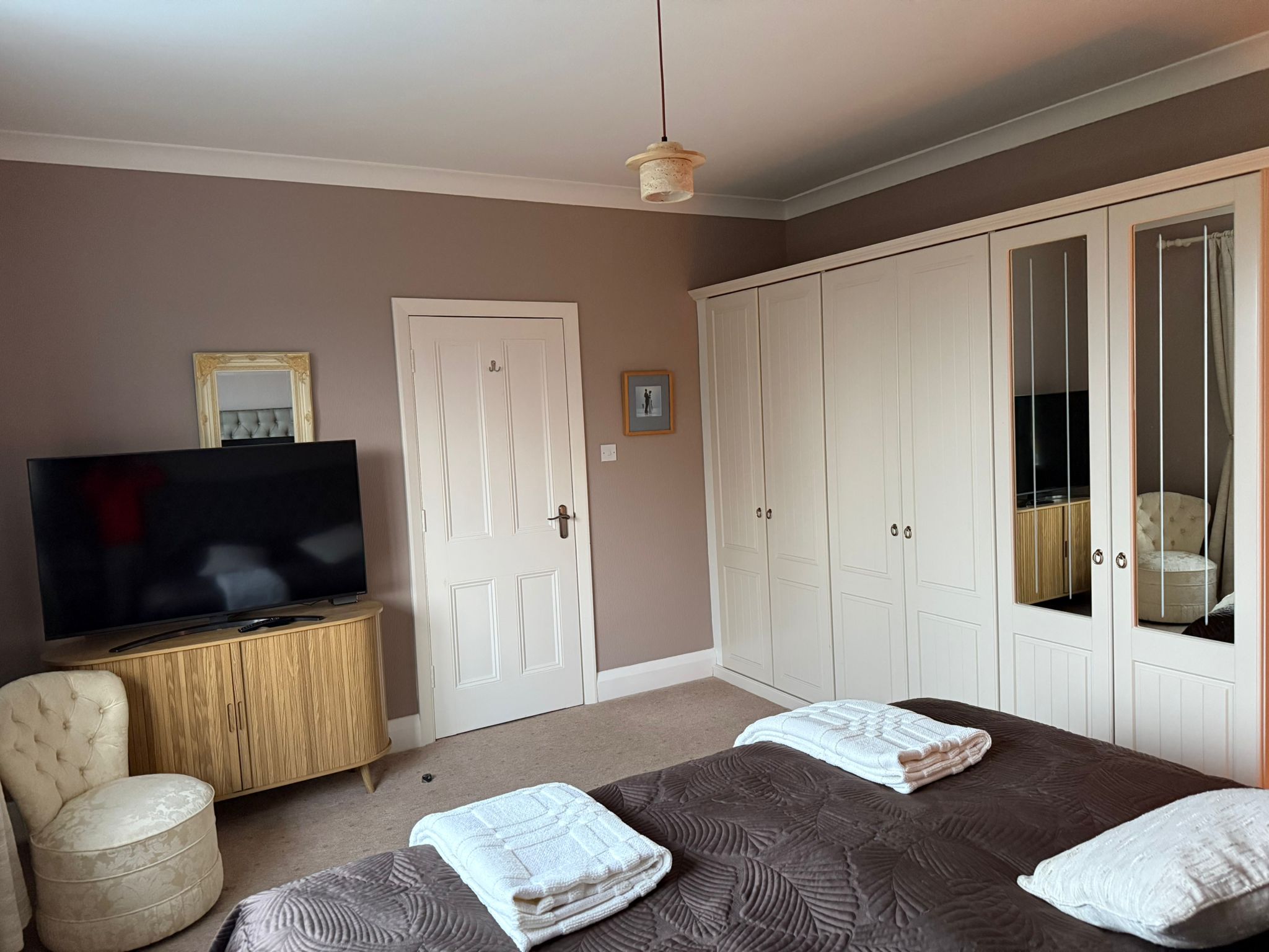 Room 3 interior view 8.